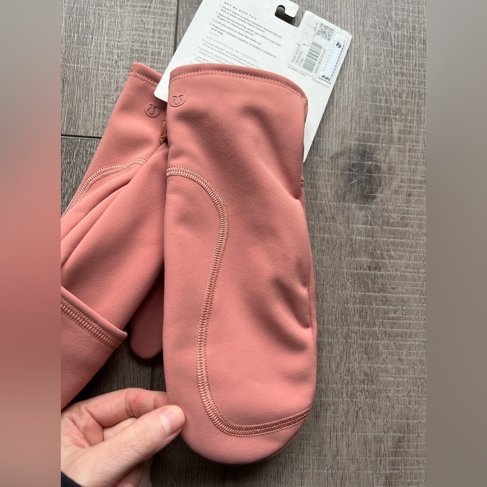 Lululemon Velvet Fleece-Lined Insulated Gloves in Pink Savannah Size M/L